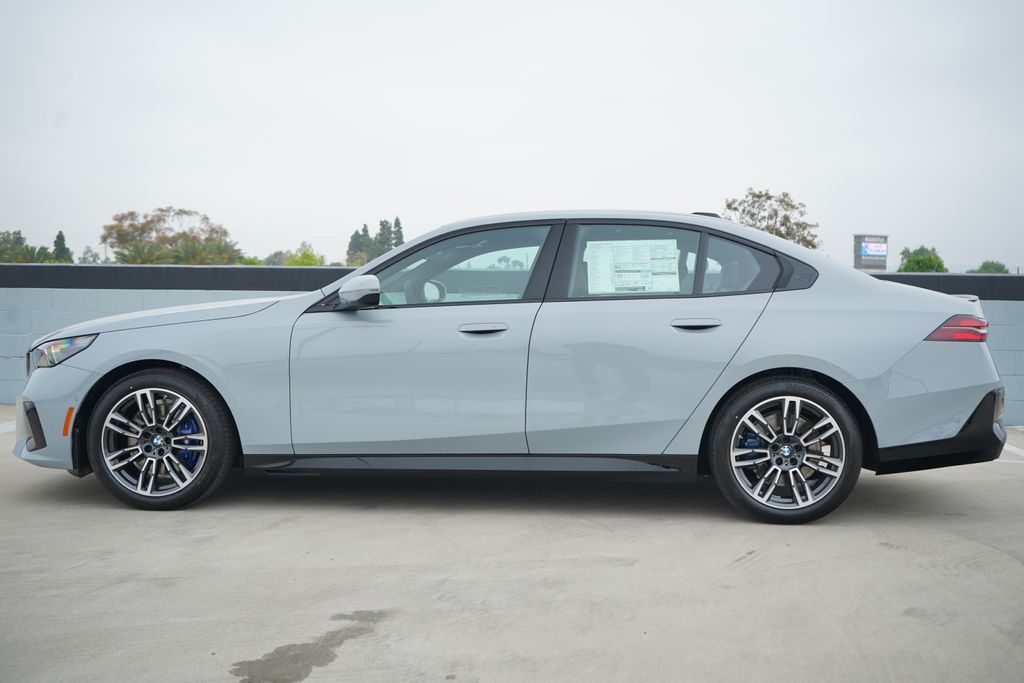 Thumbnail: 2026 BMW 5 Series - 4