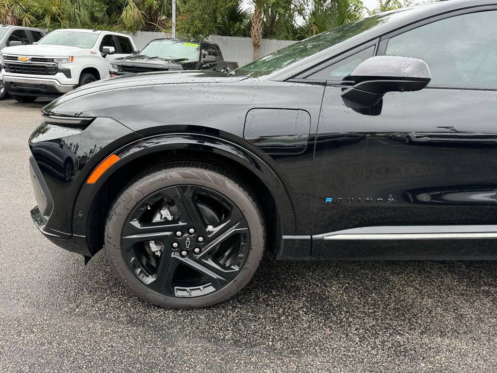 2024 Chevrolet Equinox EV RS 11