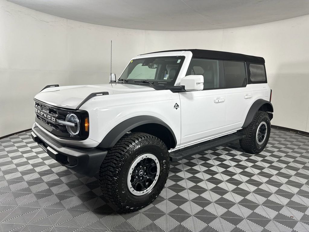 2024 Ford Bronco Outer Banks 3