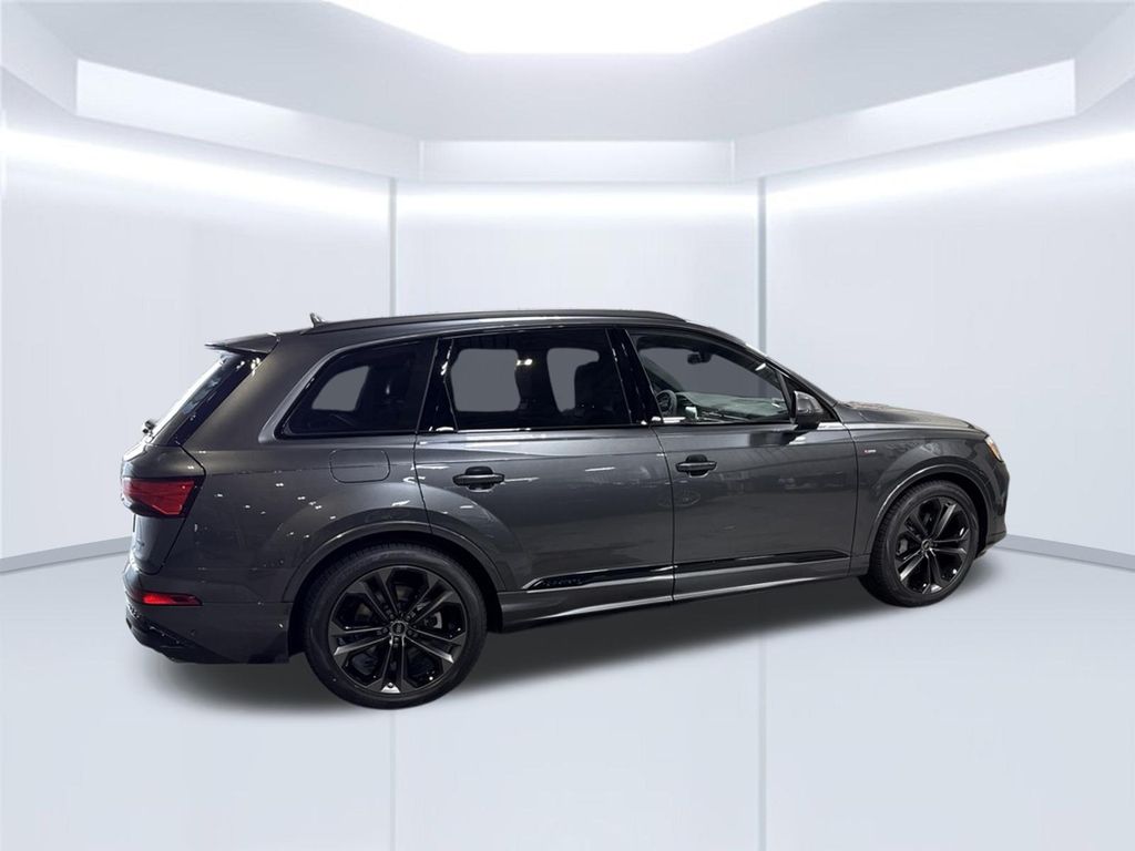 Thumbnail: 2026 Audi Q7 - 6