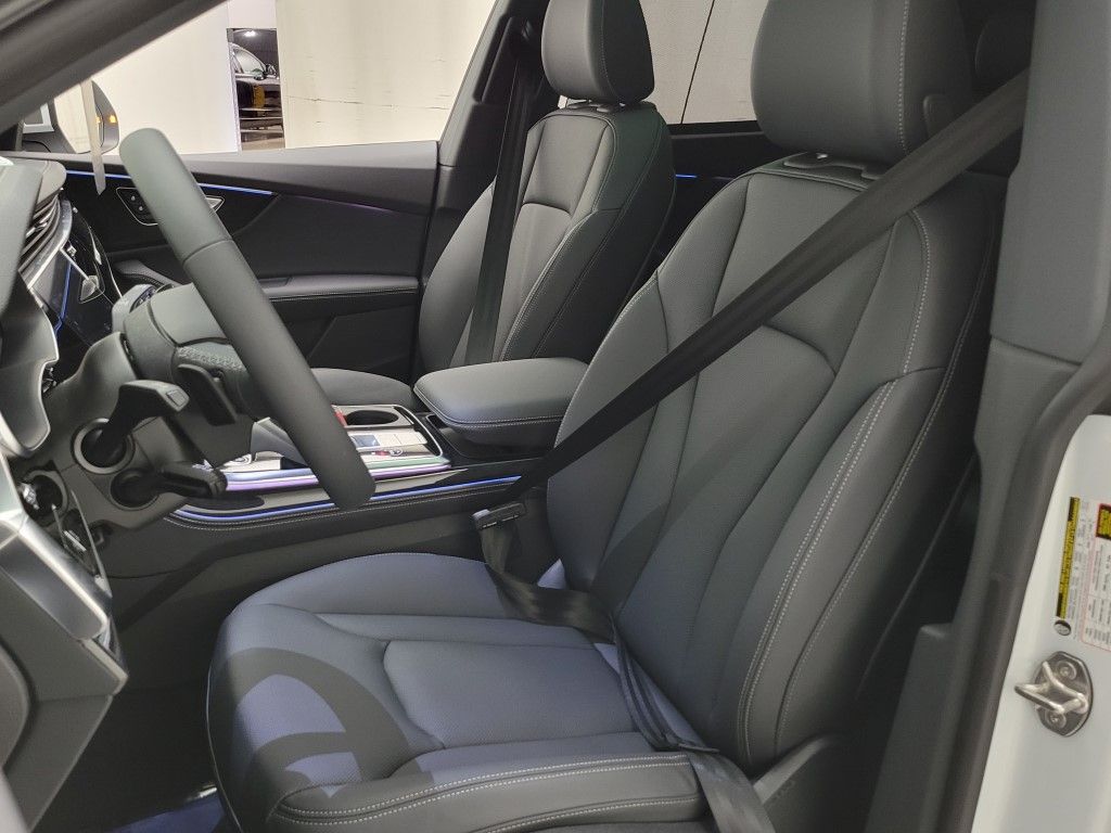 Thumbnail: 2026 Audi Q8 - 27