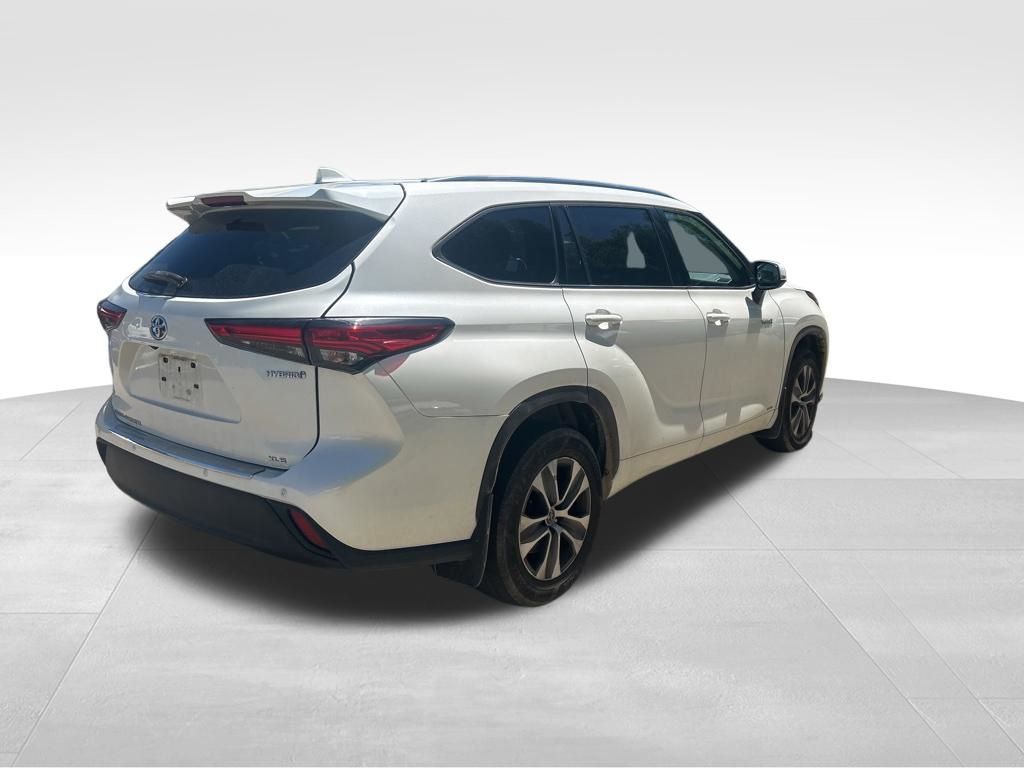 2021 Toyota Highlander Hybrid XLE White at Klick Lewis Buick Chevrolet