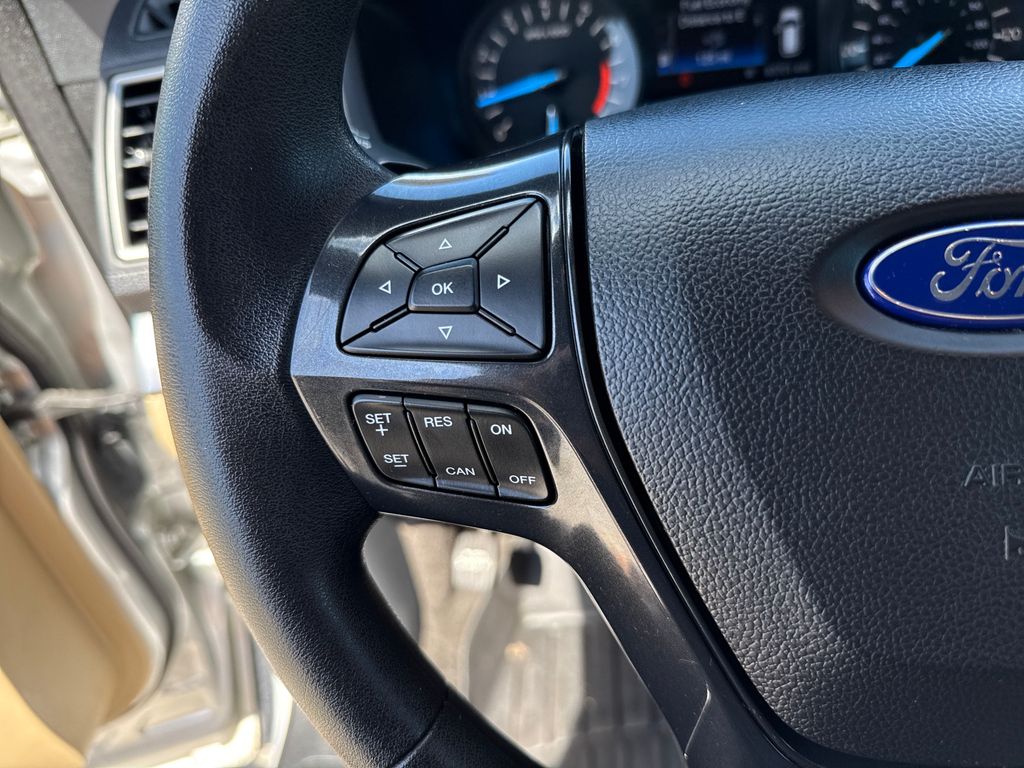 2017 Ford Explorer Base photo 11
