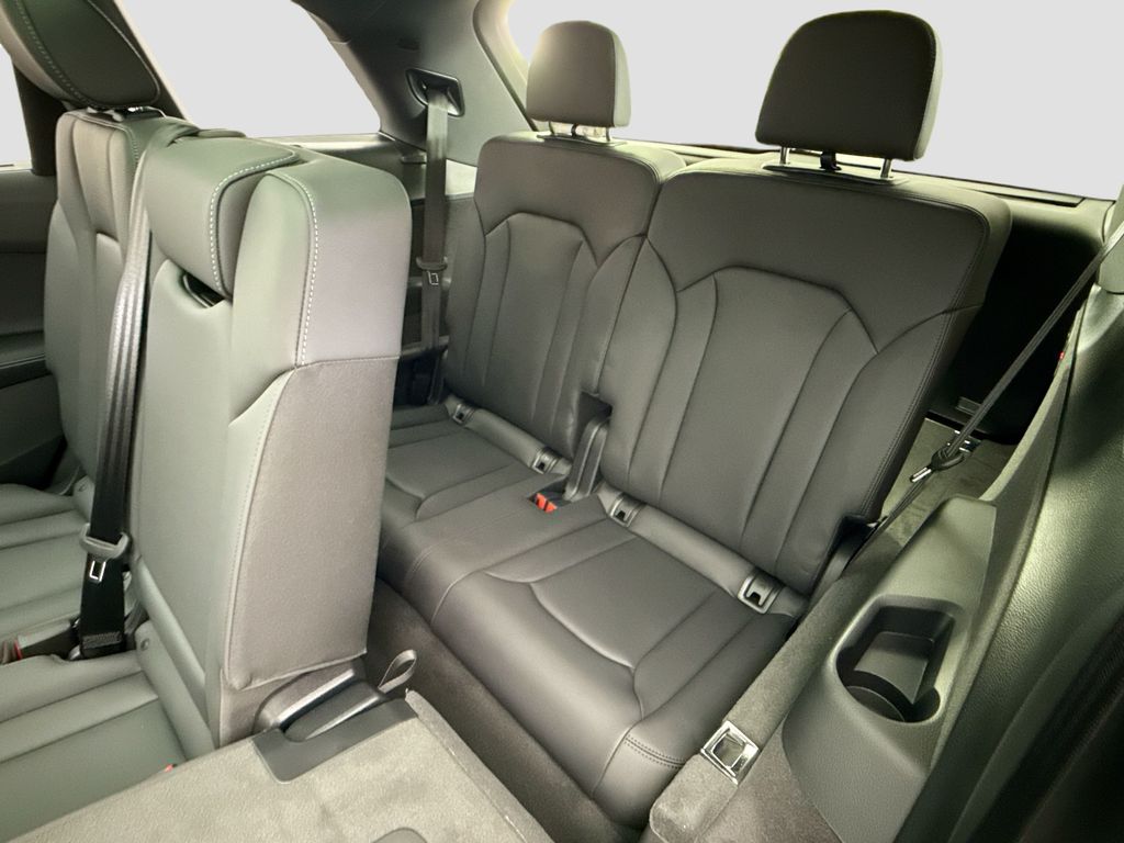 Thumbnail: 2026 Audi Q7 - 23