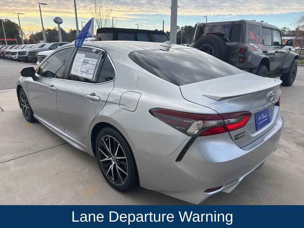 2022 Toyota Camry SE