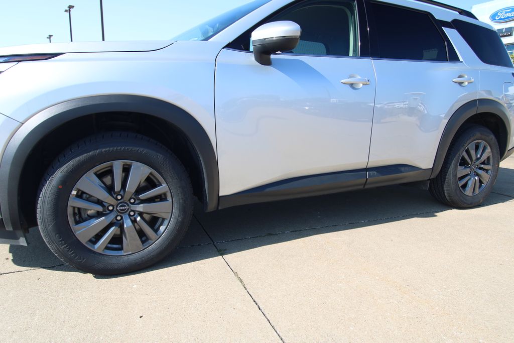 Used 2025 Nissan Pathfinder SUV