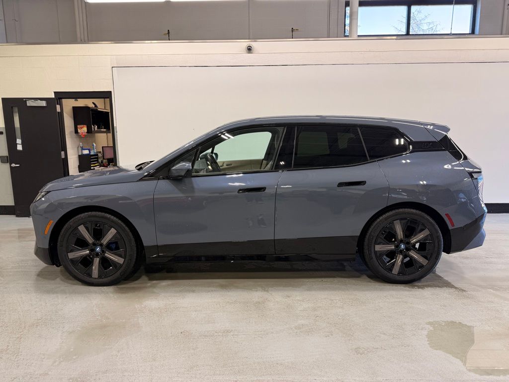 Thumbnail: 2023 BMW iX - 2