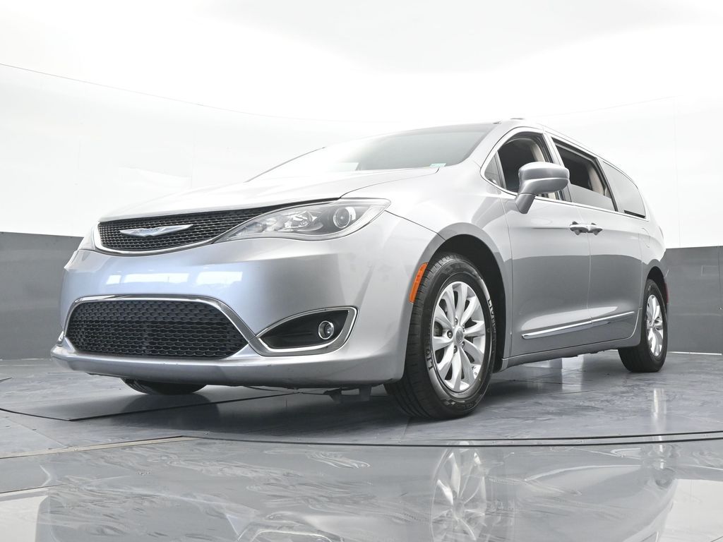 Used 2017 Billet Silver Metallic Clearcoat Chrysler Touring L image 55