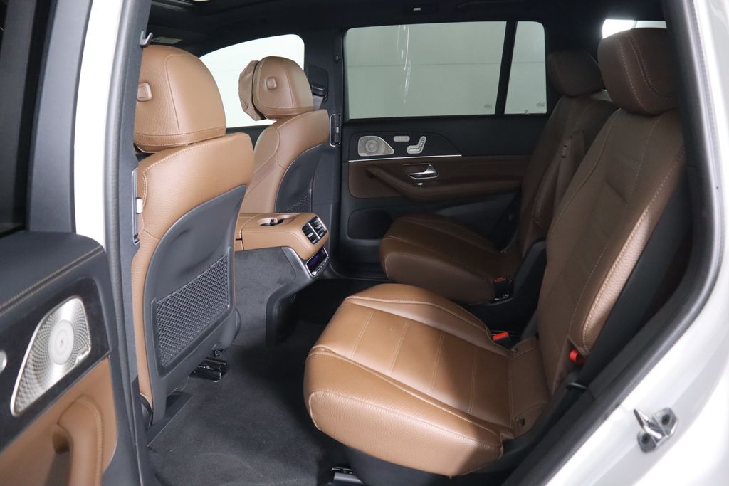 2025 Mercedes-Benz GLS 580 23