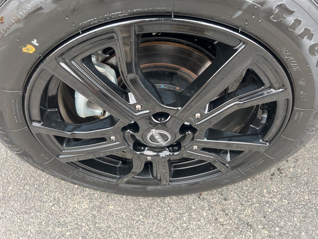 2024 Nissan Kicks SR photo