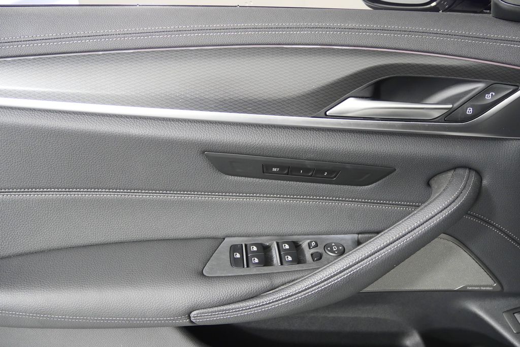 Thumbnail: 2022 BMW 5 Series - 9