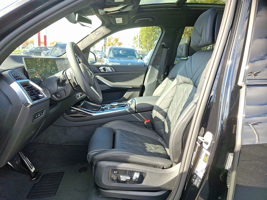 Thumbnail: 2026 BMW X7 - 6