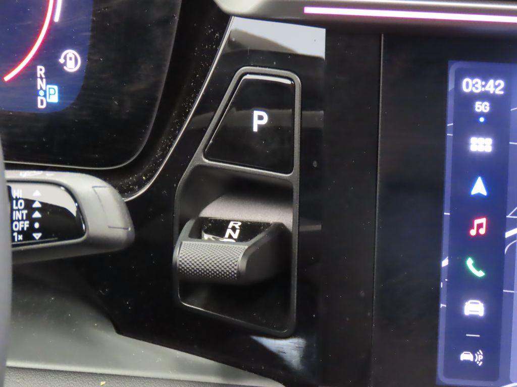 Thumbnail: 2025 Porsche Macan - 24