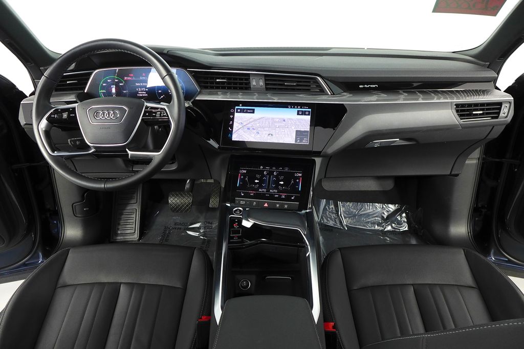 Thumbnail: 2022 Audi e-tron - 25