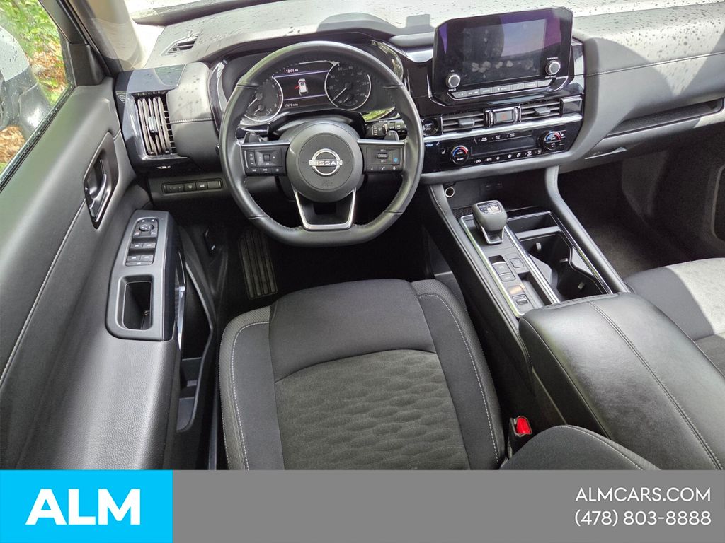 Used 2025 Silver Nissan SV image 5