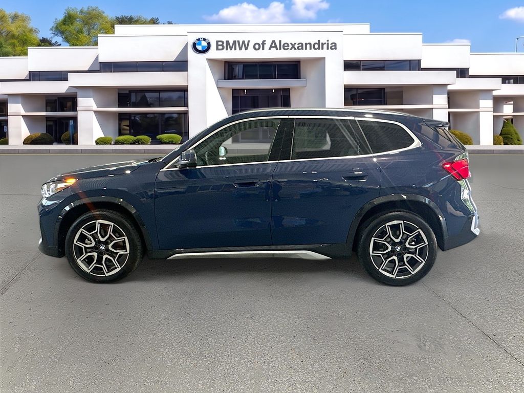 Used 2026 Blue BMW xDrive28i image 4
