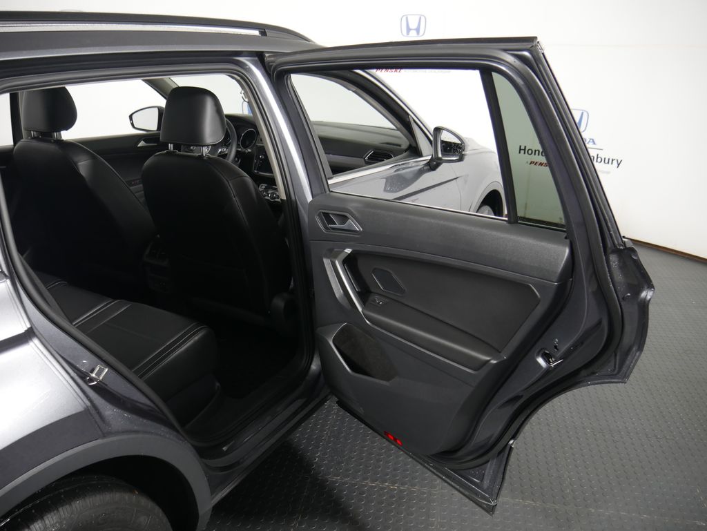 Thumbnail: 2021 Volkswagen Tiguan - 8