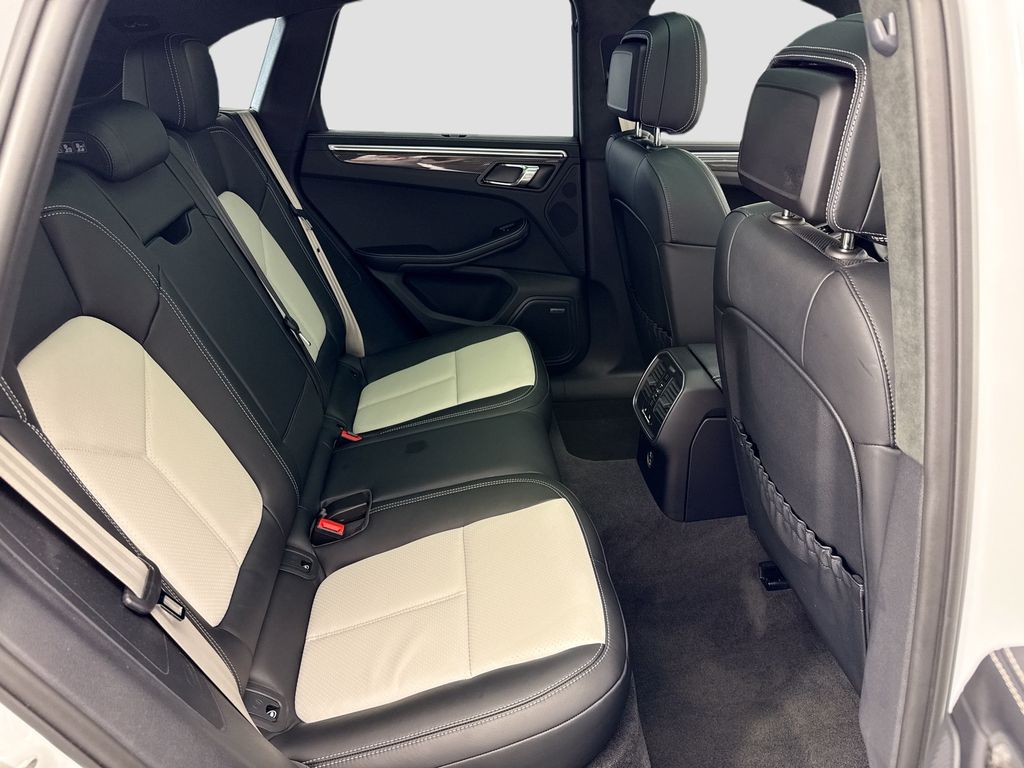 Thumbnail: 2024 Porsche Macan - 23