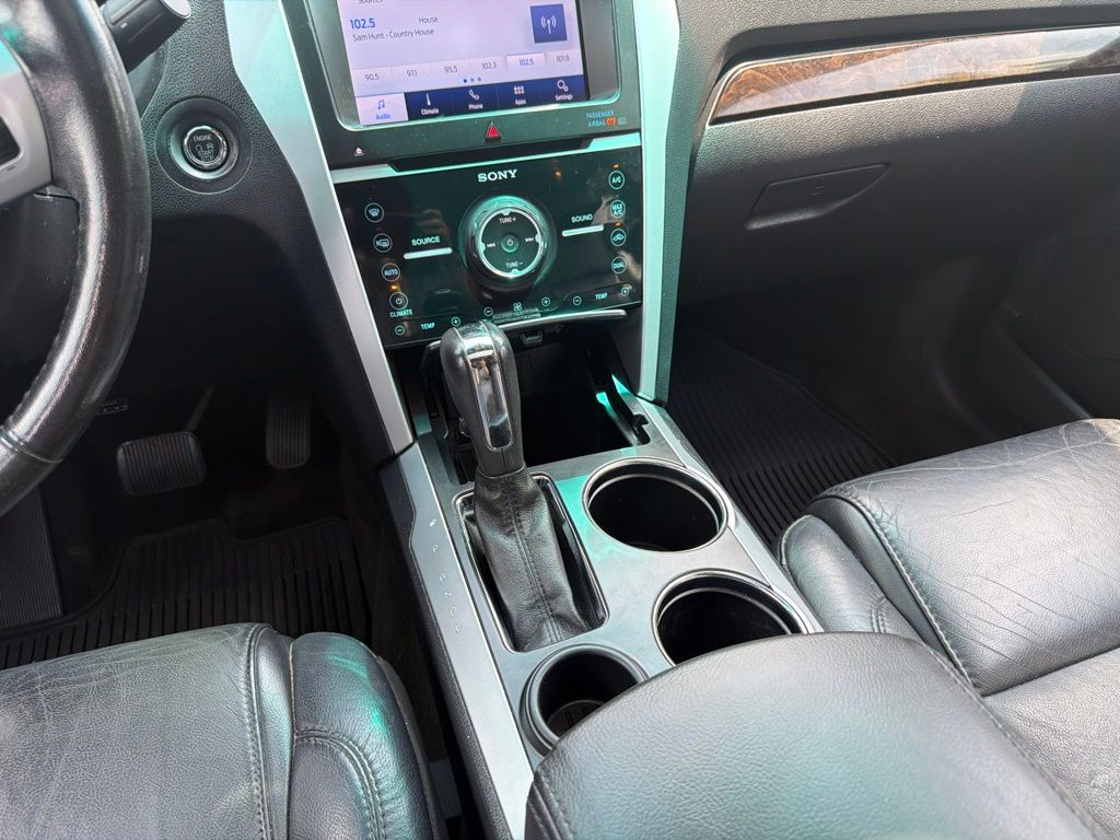 Thumbnail: 2013 Ford Explorer - 16