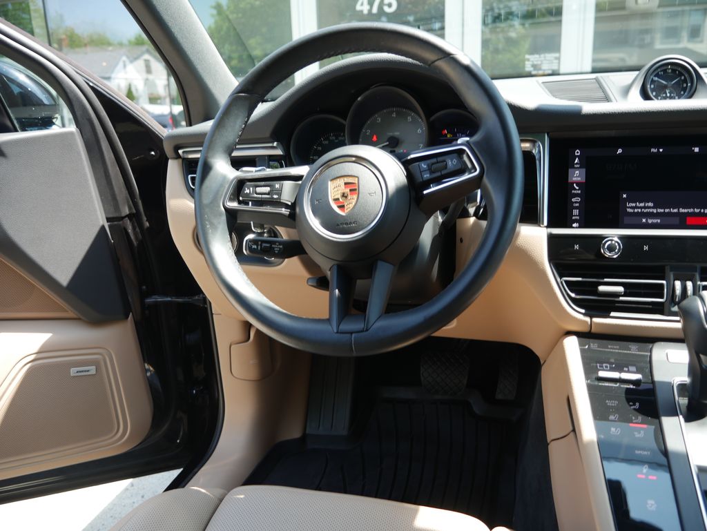 Thumbnail: 2023 Porsche Macan - 30