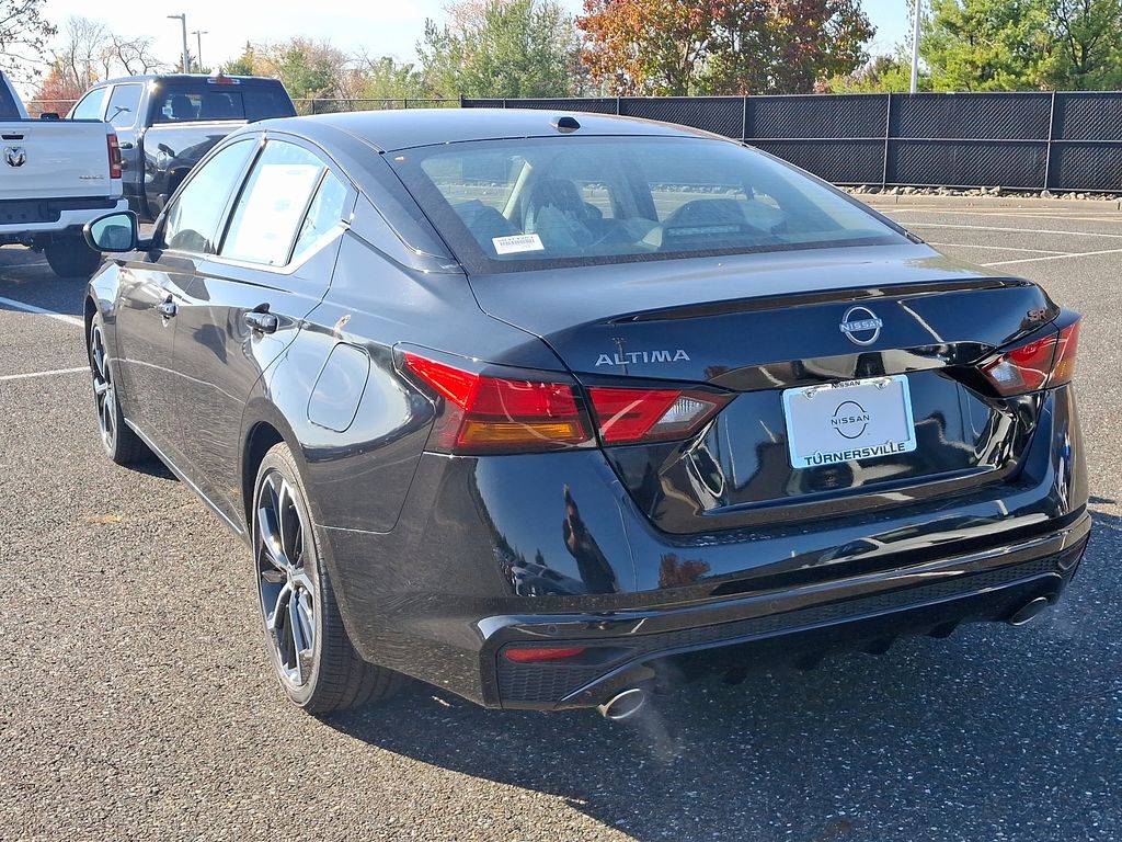 2025 Nissan Altima SR 3