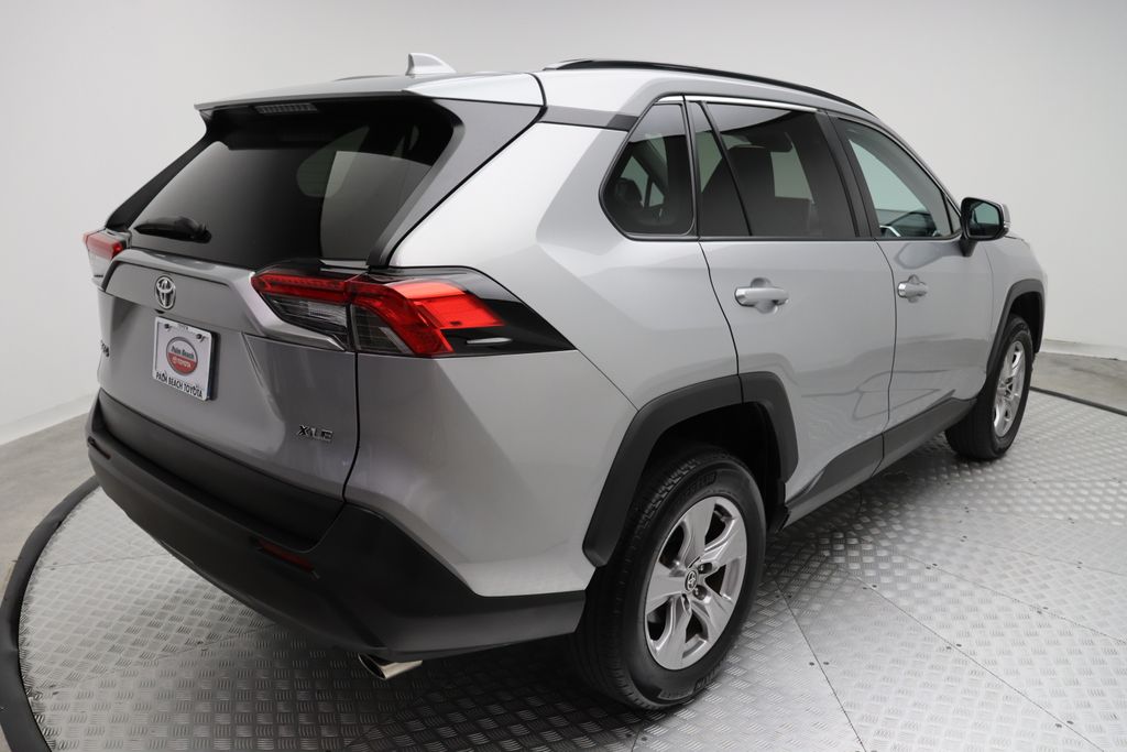 2023 Toyota RAV4 XLE 8