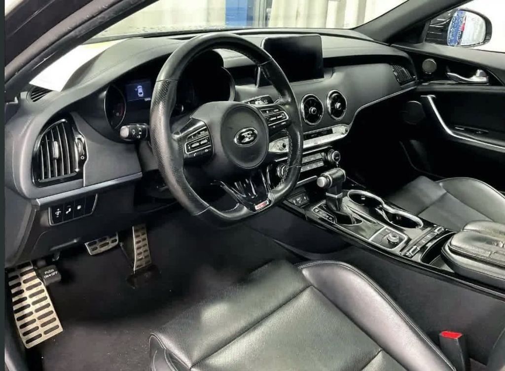 2020 Kia Stinger — photo 8
