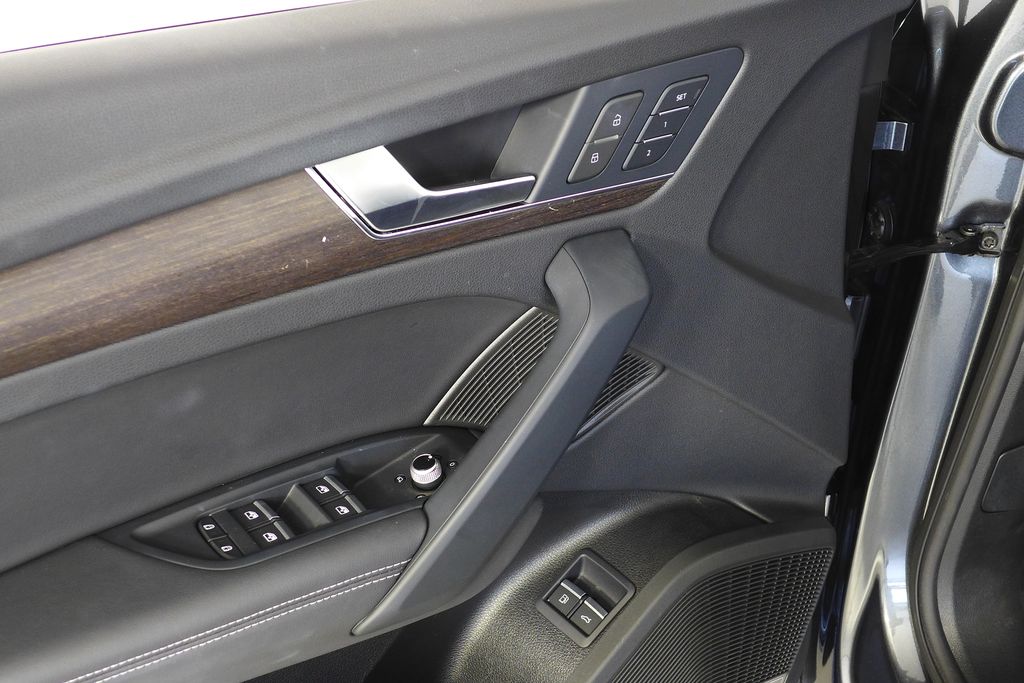 Thumbnail: 2023 Audi Q5 - 12