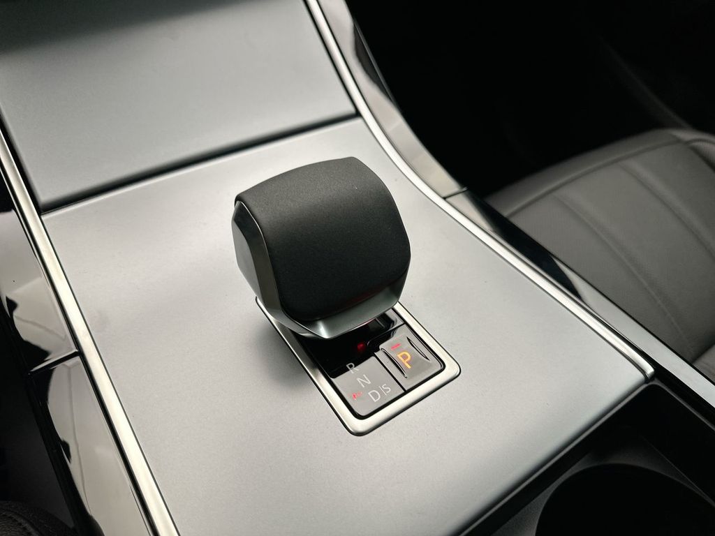 Thumbnail: 2025 Land Rover Range Rover Evoque - 18