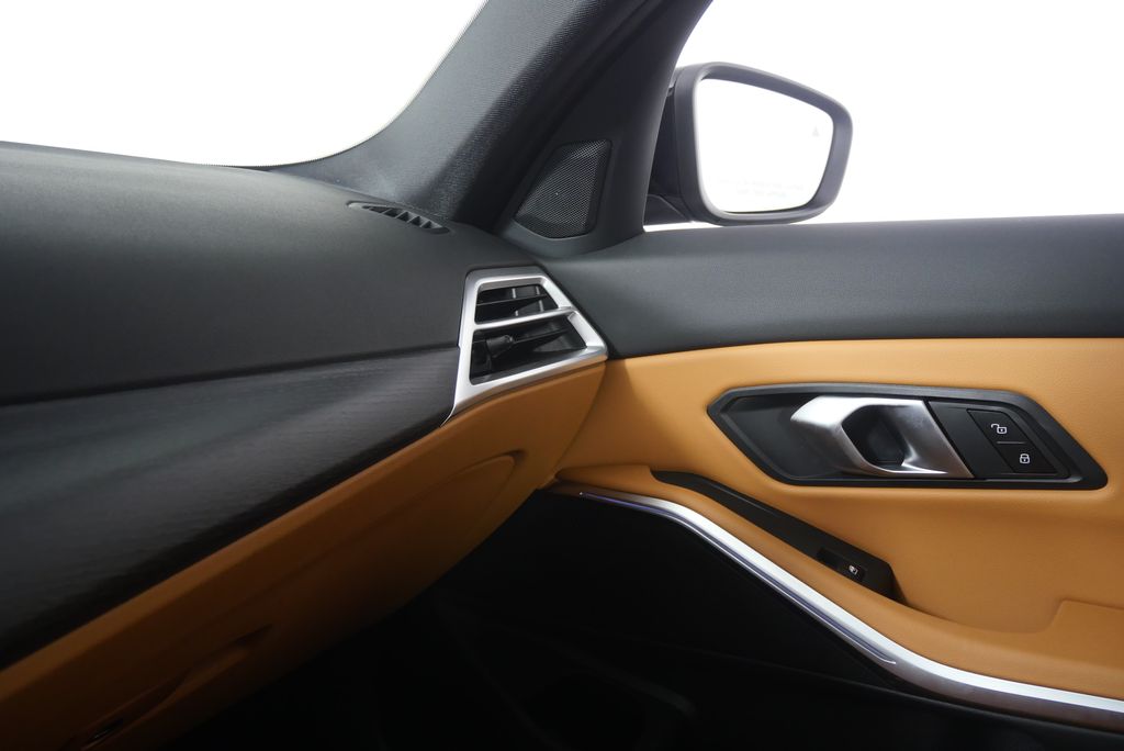 Thumbnail: 2025 BMW 3 Series - 26
