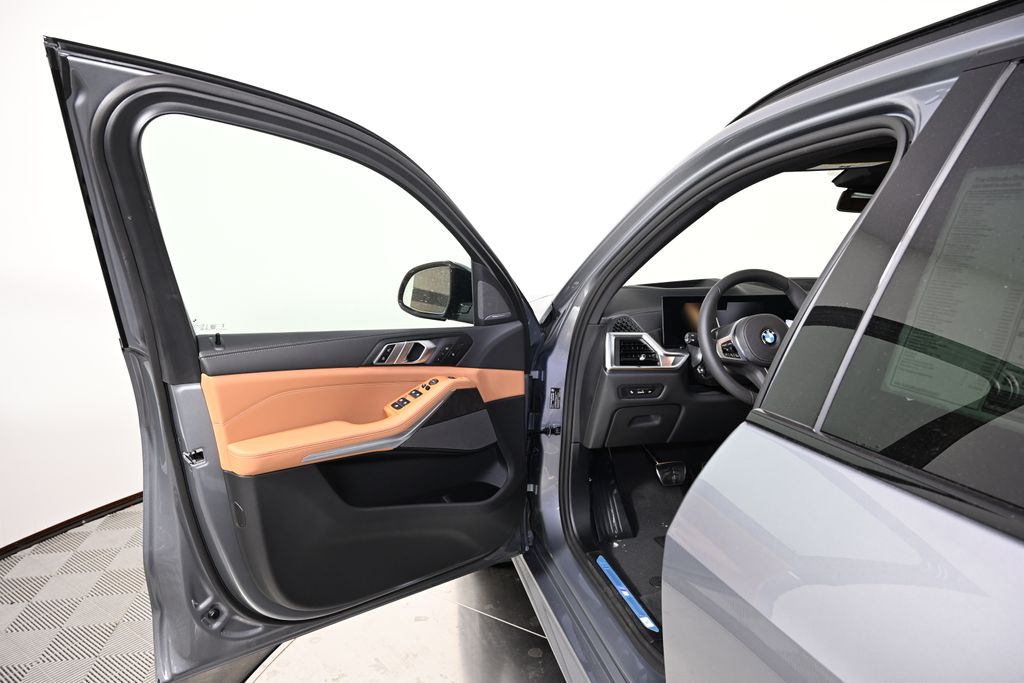 Thumbnail: 2026 BMW X5 - 21