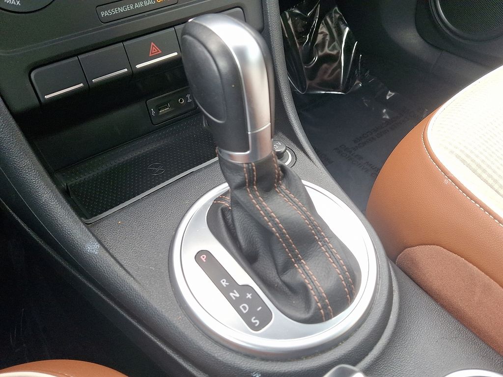 2017 Volkswagen Beetle S 13
