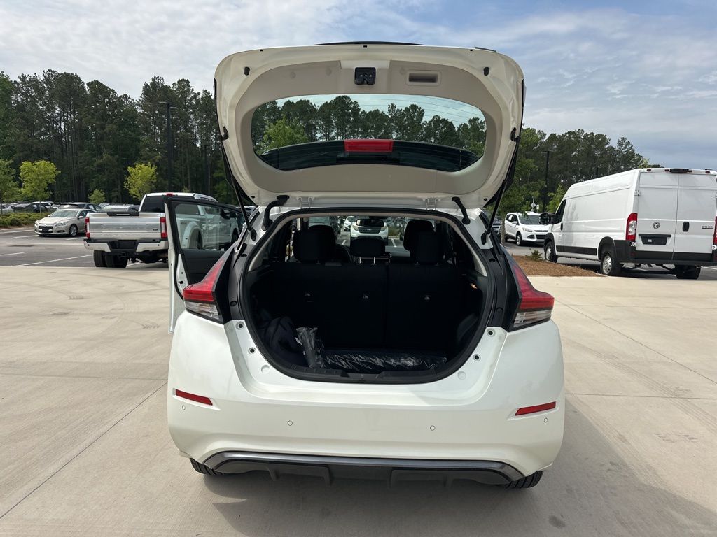 2024 Super Black/Pearl White Nissan LEAF SV Plus FWD Hatchback
