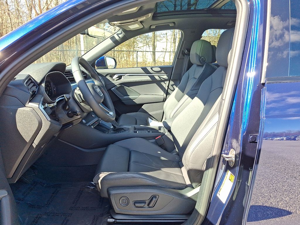 Thumbnail: 2025 Audi Q3 - 12