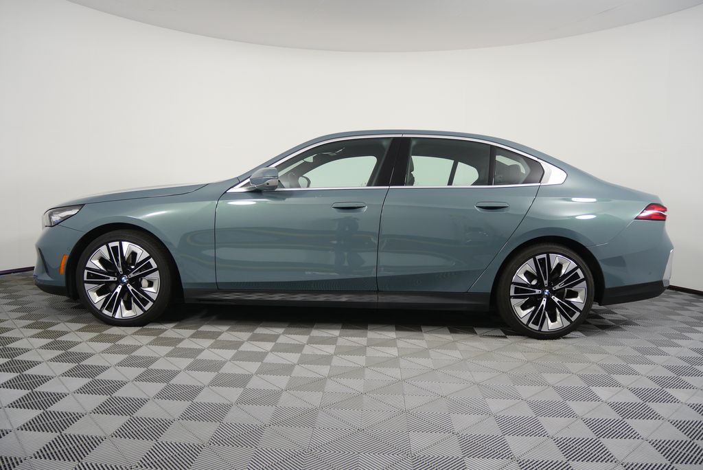 Thumbnail: 2024 BMW 5 Series - 6