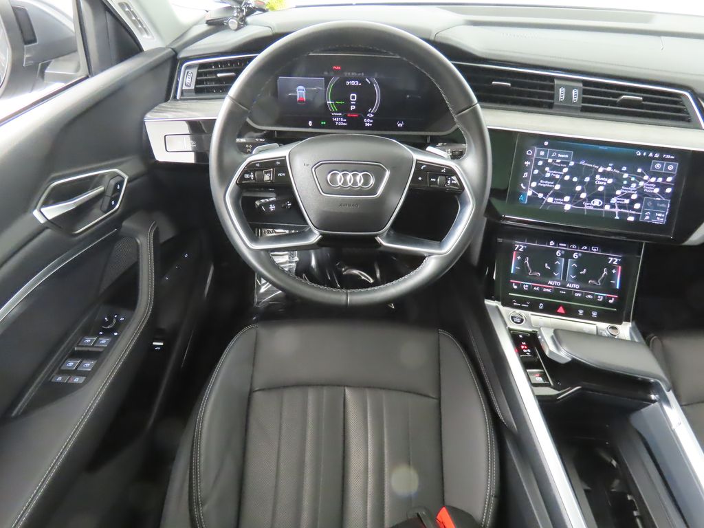 Thumbnail: 2024 Audi Q8 e-tron - 11