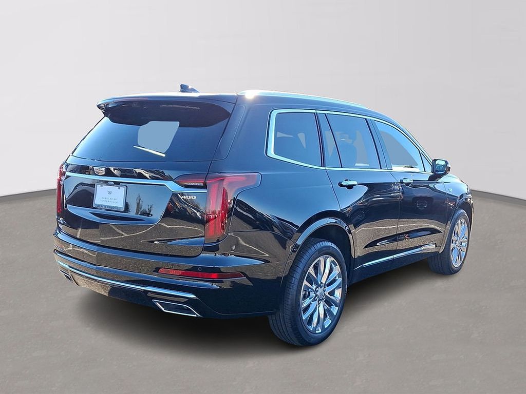 Thumbnail: 2025 Cadillac XT6 - 4