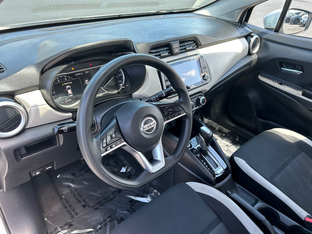 2021 Nissan Versa 1.6 SV 15