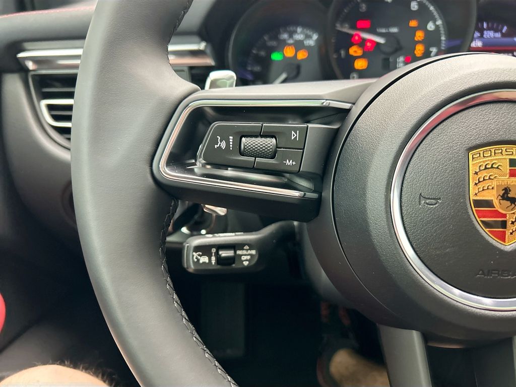 Thumbnail: 2026 Porsche Macan - 14