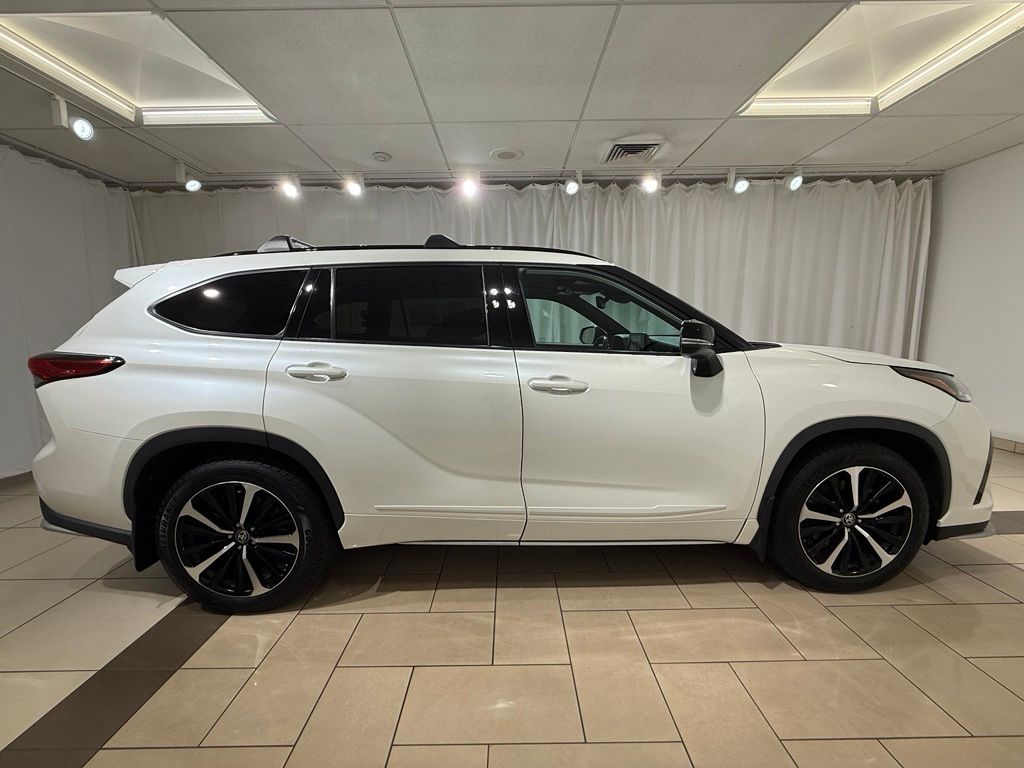 Thumbnail: 2021 Toyota Highlander - 6