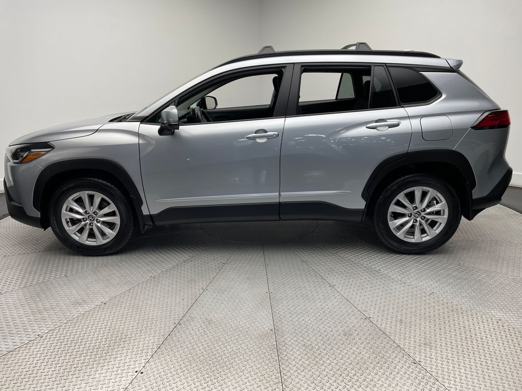 2023 Toyota Corolla Cross LE 8