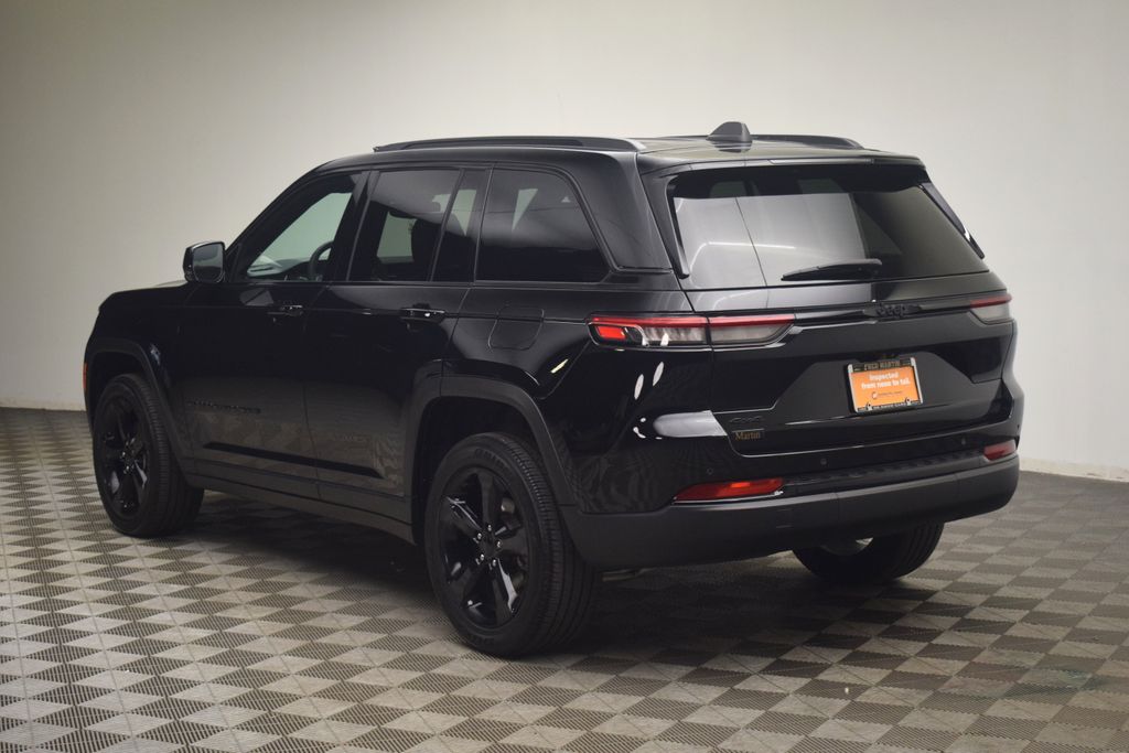 used 2024 Jeep Grand Cherokee car, priced at $32,000