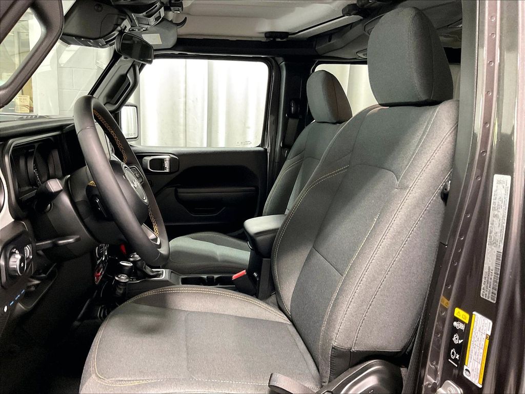 2024 Jeep Wrangler — photo 10
