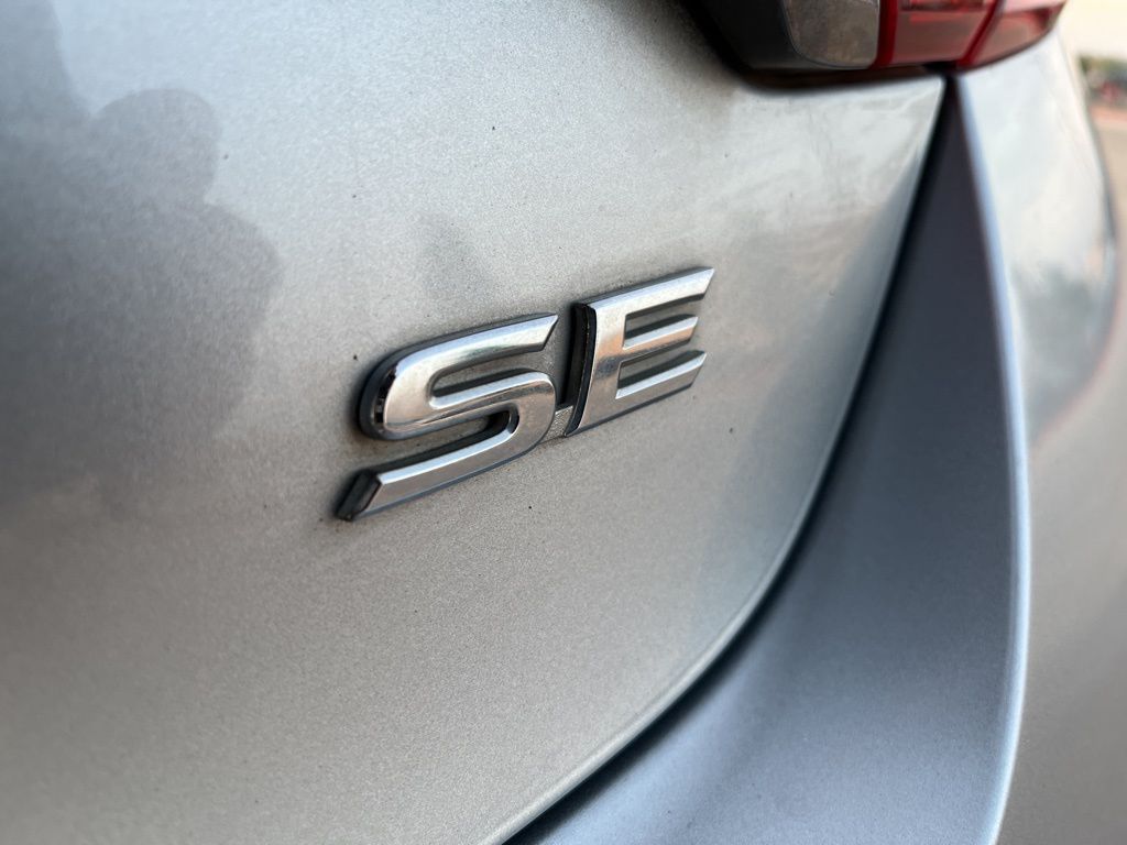 2015 Toyota Camry SE 9