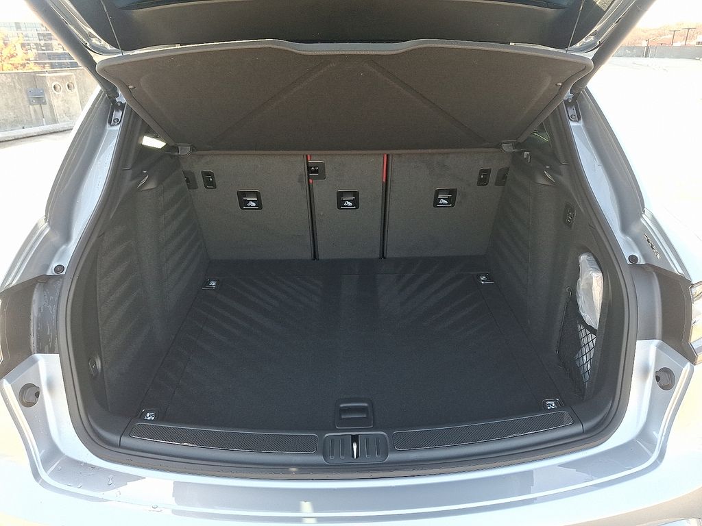 Thumbnail: 2026 Porsche Macan - 31