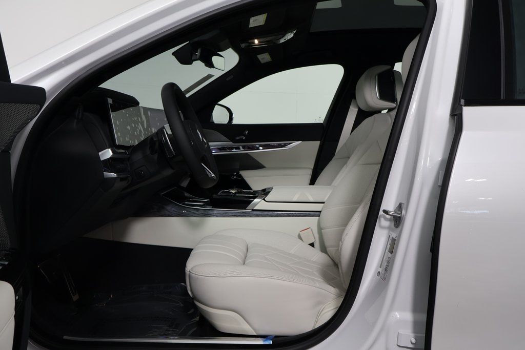 Thumbnail: 2026 BMW 7 Series - 5