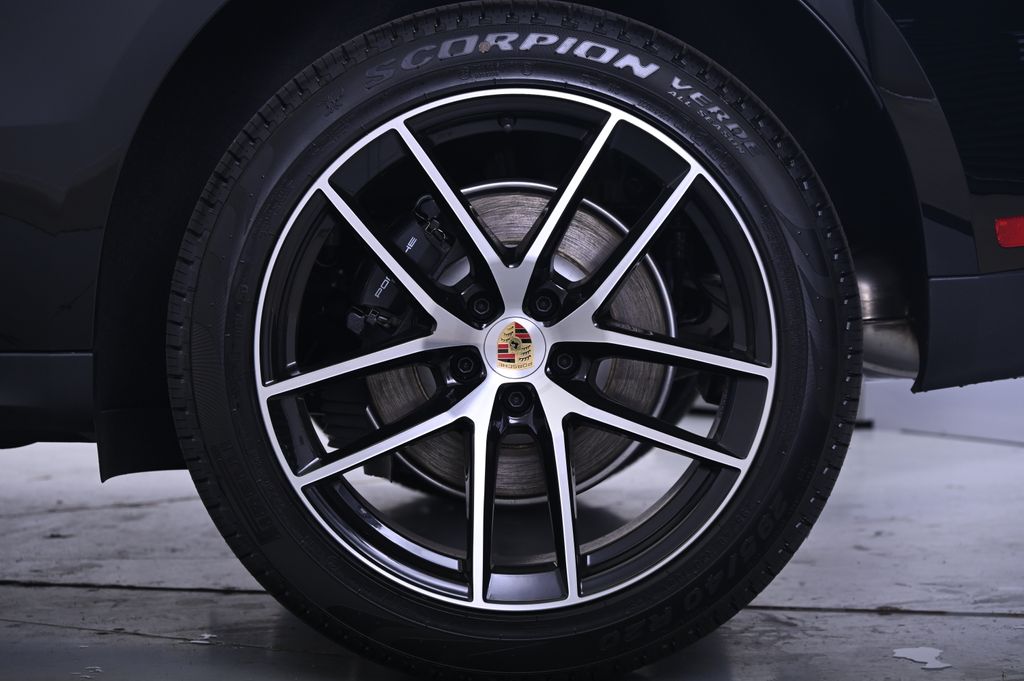 Thumbnail: 2025 Porsche Macan - 16