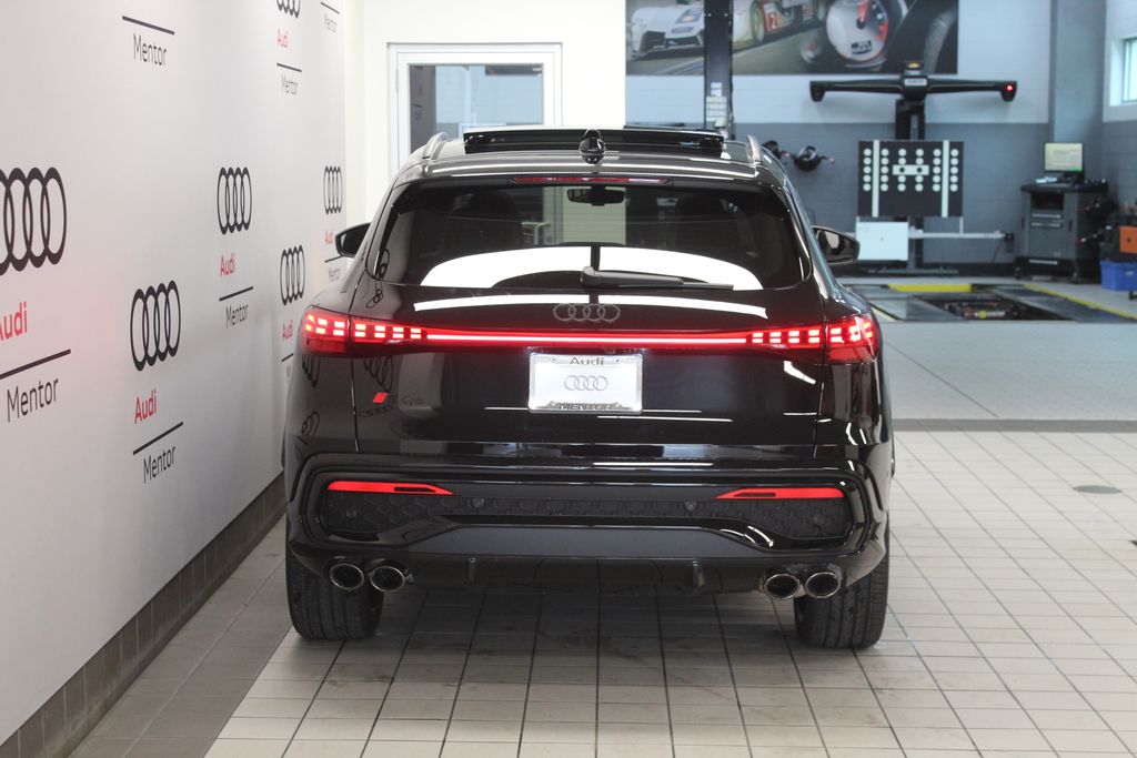 Thumbnail: 2026 Audi SQ5 - 5