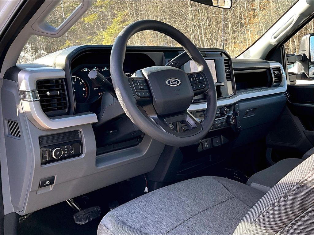 2026 Ford F-350SD — photo 7