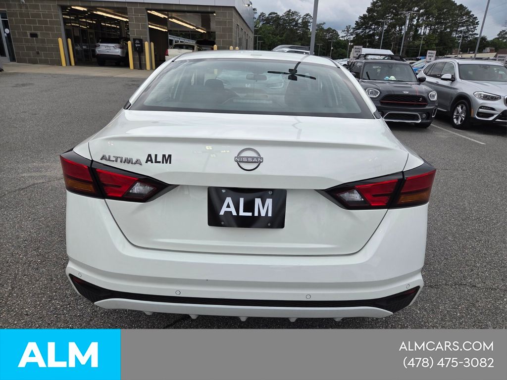 2025 Nissan Altima SV - Photo 11